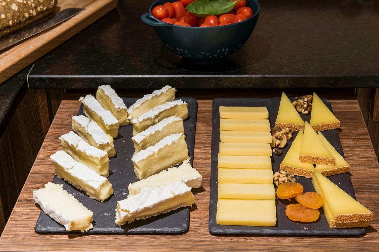 Hotel Mercure Paris Suresnes Longchamp Екстериор снимка